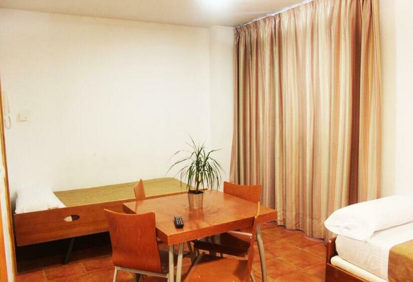 استودیوی استاندارد, GHM Gorbea