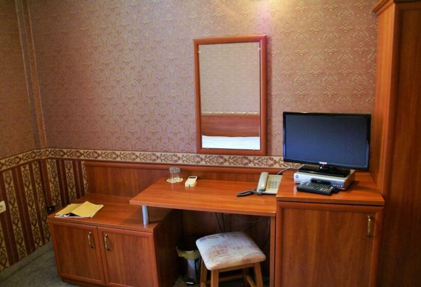 阁楼房, Family Hotel Chiplakoff