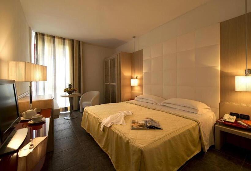 Семейный Номер, Grand Hotel Admiral Palace