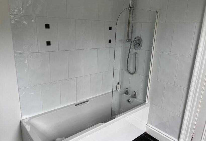 اتاق سوپریور خانوادگی, Ambleside Townhouse