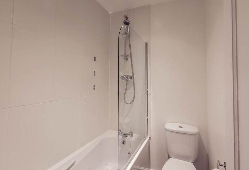 اتاق استاندارد, Ambleside Townhouse