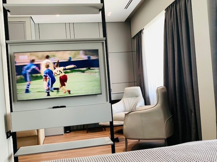 جناح مطل على المدينة, Butrinti & Spa