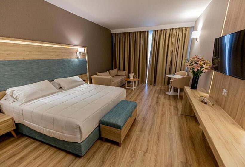 סוויטת ג'וניור נוף לים, Regina Blu