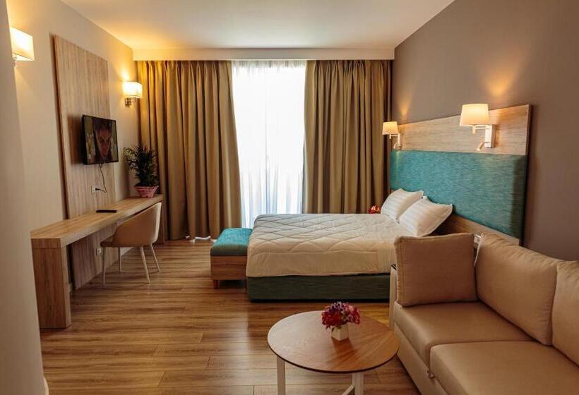 סוויטה נוף לים, Regina Blu