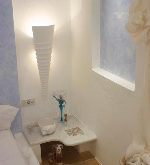 可观景的小型套房, Astarte Suites