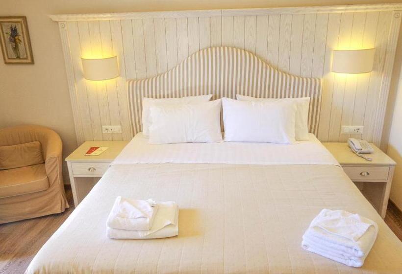 Номер Стандарт Трехместный, Art Hotel Debono