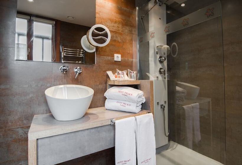 기본룸, Petit Palace Tamarises