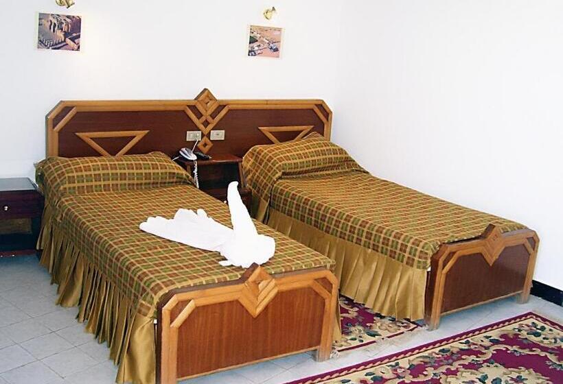 اتاق استاندارد سه تخته با چشم‌انداز, Sara Hotel Aswan