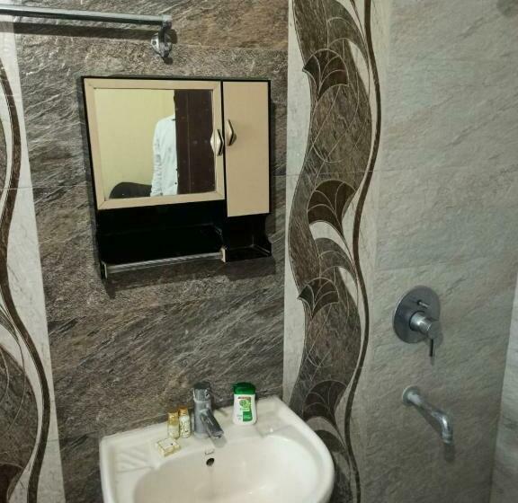 豪华房间, Relax Inn