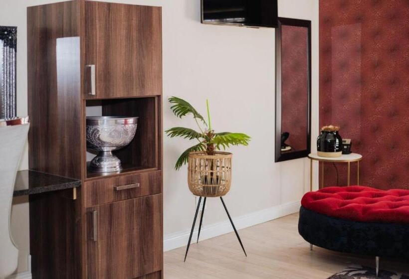 Номер Deluxe Кровать Кинг, Ashwood The Ridge Boutique