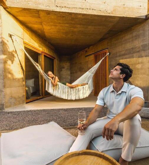 スイート, Paradero Todos Santos   Exclusive Experiences Included