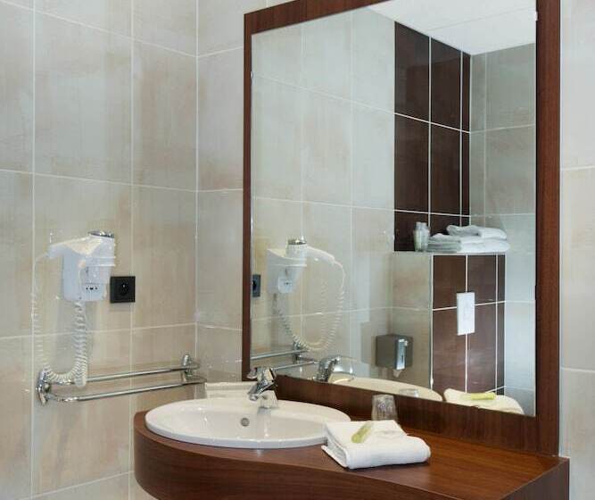 اتاق راحتی, Brit Hotel Tours Sud – Le Cheops