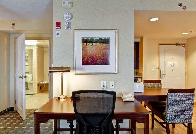 身障者適用スイートルーム, Embassy Suites Montréal By Hilton