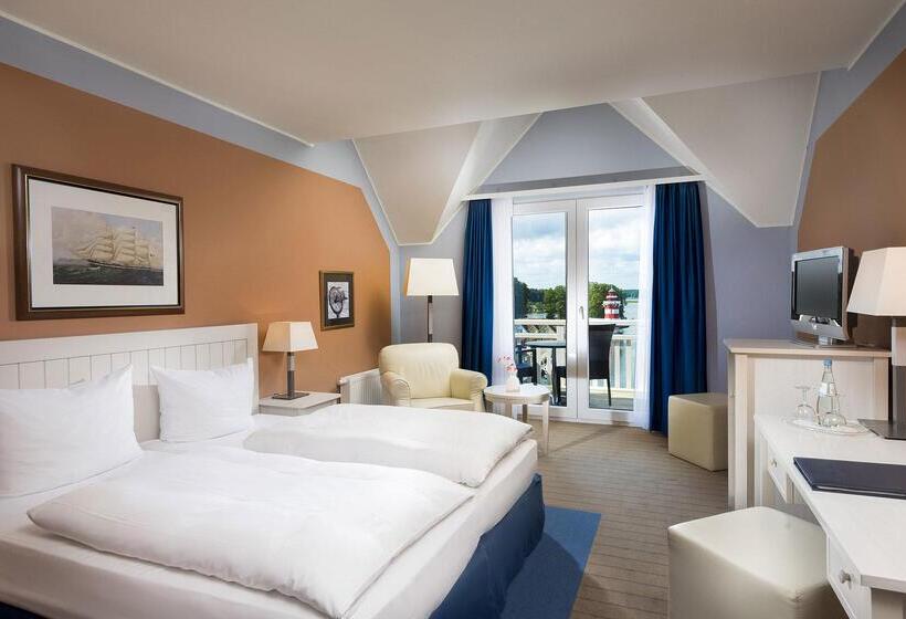 Superior room with lake view, Precise Resort Hafendorf Rheinsberg