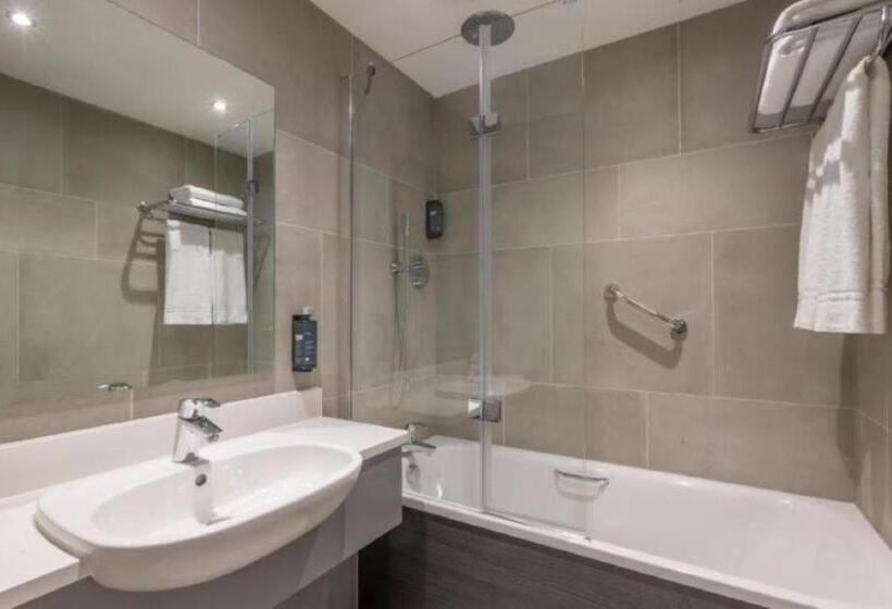 اتاق خانوادگی, Clayton Hotel Galway