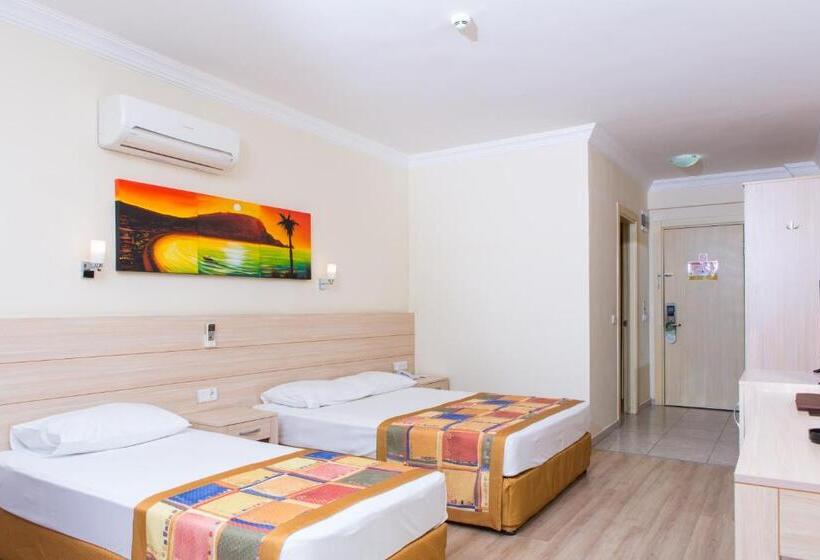 اتاق استاندارد سه نفره, Gardenia Beach