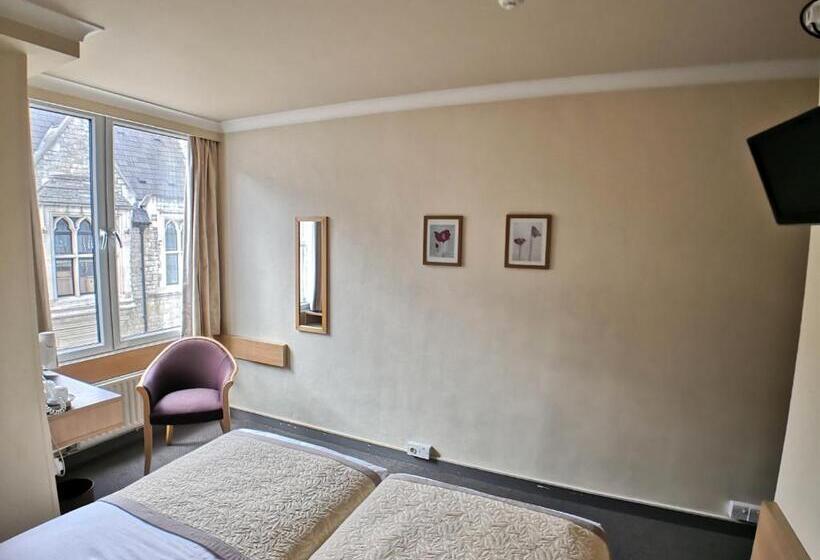 Номер Стандарт, Lancaster Hall