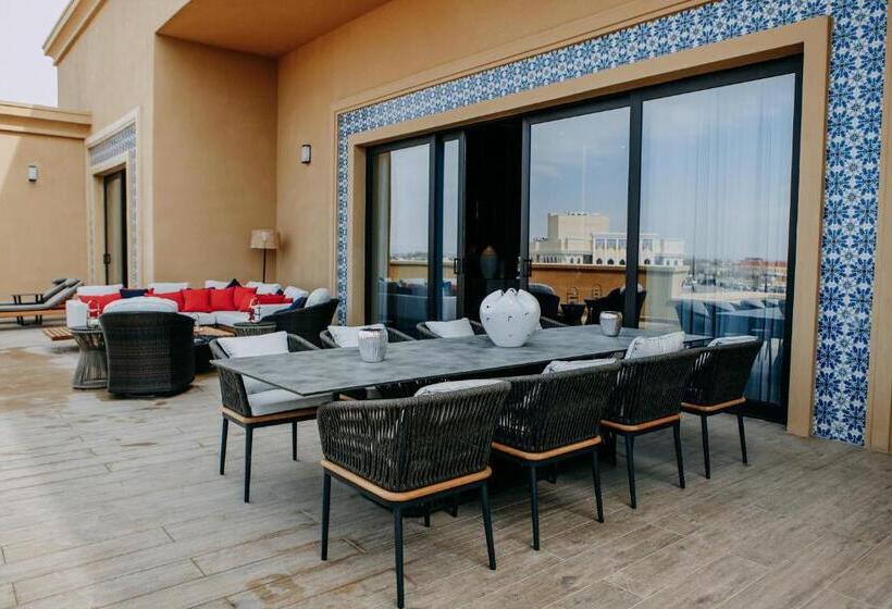 سوئیت پرزیدنت, Karavansaray Turkistan Harbour Hotel  Flying Theatre Access
