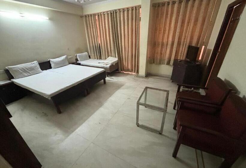 اتاق استاندارد سه نفره, Siddhi Vinayak Station Road Jaipur