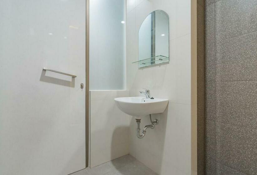 Номер Стандарт, Reddoorz Plus @ Cirebon City Center