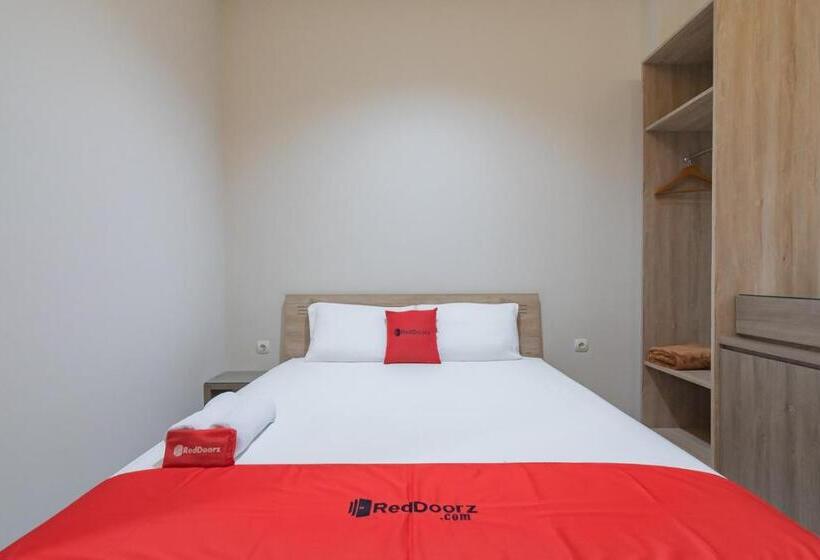 Номер Стандарт, Reddoorz Plus @ Cirebon City Center