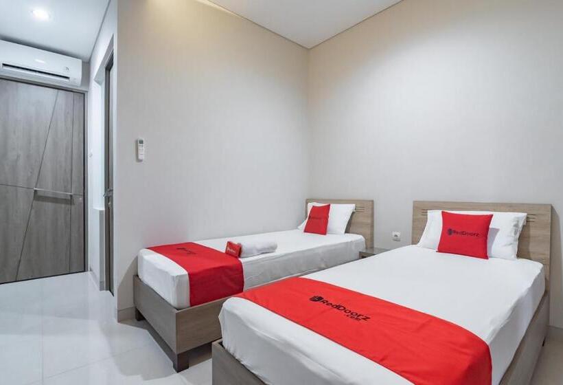 Номер Стандарт, Reddoorz Plus @ Cirebon City Center