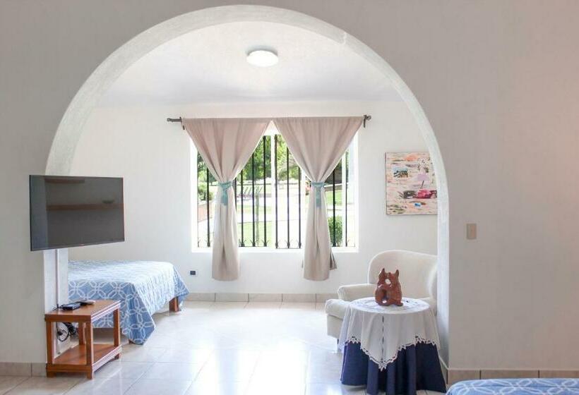 ファミリールーム, La Capilla