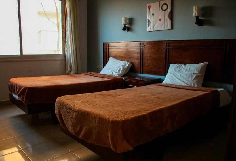 استودیوی استاندارد با چشم‌انداز دریا, Boulevard Apartment
