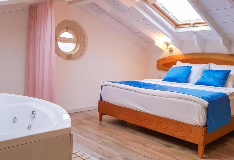 Quarto Estandar com Hidromassagem, Rebetiko