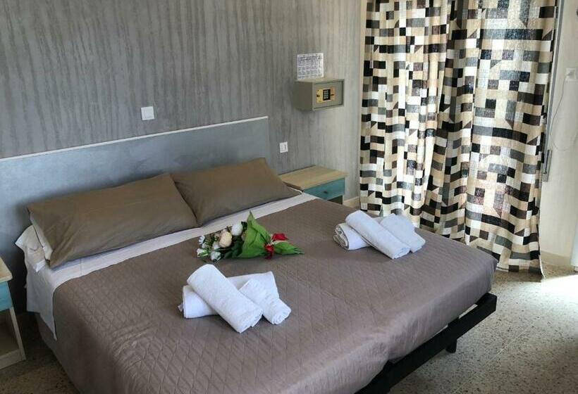 Quarto Triplo Estandar, Monti