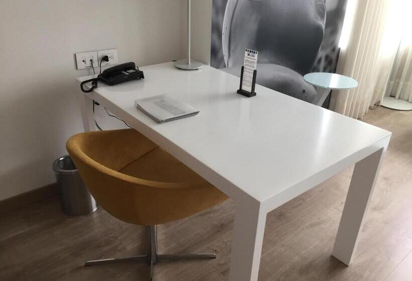 Номер Стандарт, Holiday Inn Express & Suites Medellin, An Ihg