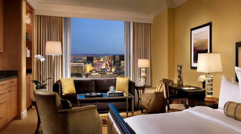 اتاق لوکس با تخت بزرگ, Trump International Hotel Las Vegas