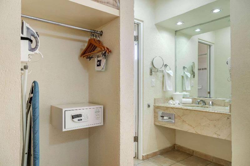 اتاق استاندارد, Comfort Inn Tampico