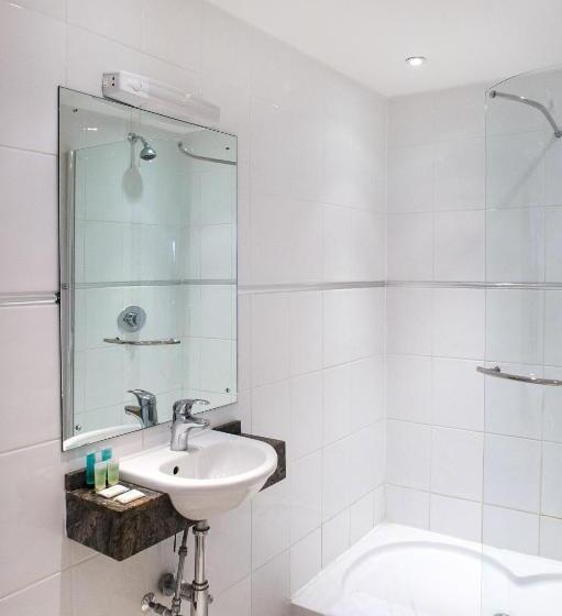 اتاق استاندارد سه نفره, Luton