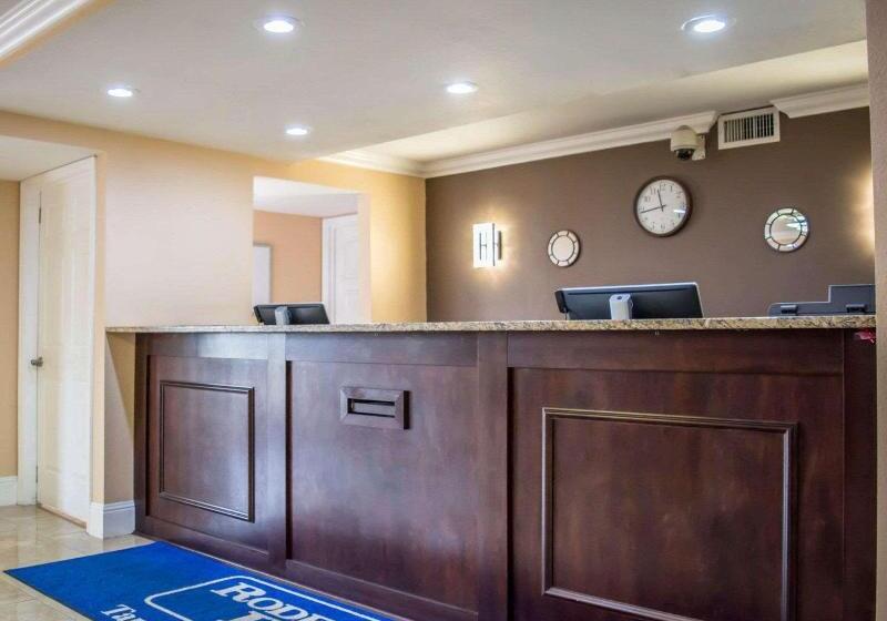 带大床的标准间, Rodeway Inn Near Ybor City  Casino