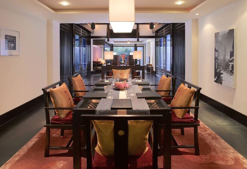 Вилла 3 Спальни, Banyan Tree Lijiang