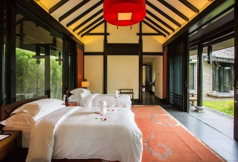Вилла 3 Спальни, Banyan Tree Lijiang