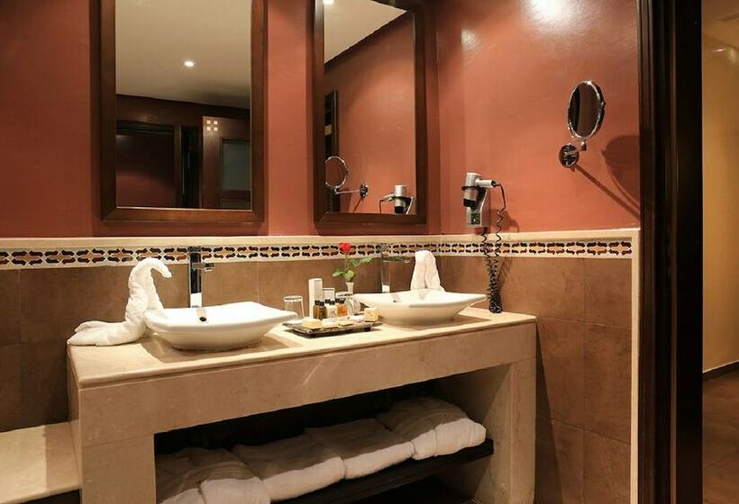 اتاق لوکس با چشم‌انداز استخر, Kenzi Menara Palace & Resort