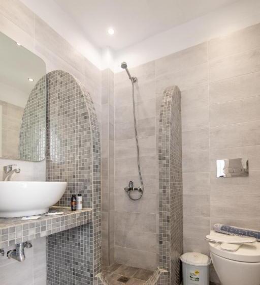 اتاق استاندارد سه نفره, Lodos