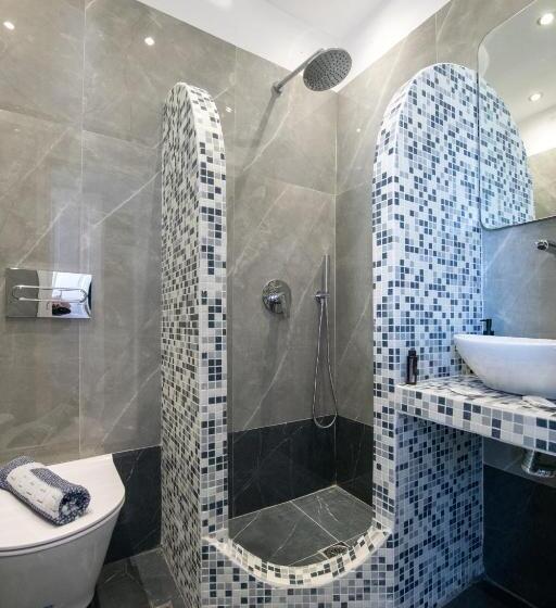 اتاق استاندارد سه نفره, Lodos