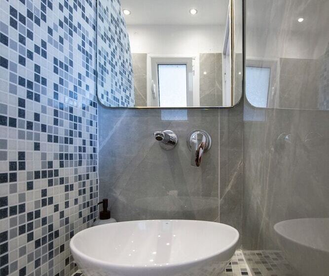 اتاق استاندارد سه نفره, Lodos
