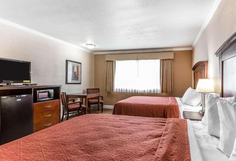 Номер Стандарт 2 Двуспальные Кровати, Quality Inn Near Hearst Castle