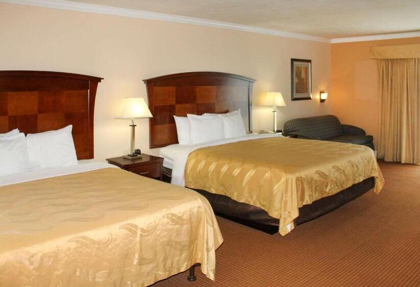 장애인을 위한 스탠다드 룸, Quality Inn Near Hearst Castle