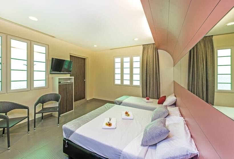 اتاق استاندارد سه نفره, 81 Rochor