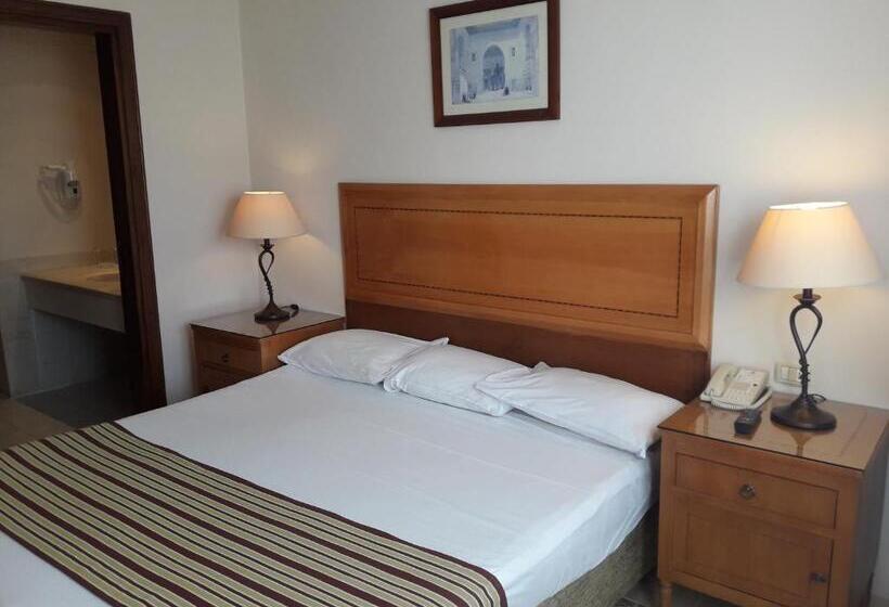 اتاق استاندارد با چشم‌انداز باغ, Continental Plaza Beach Resort