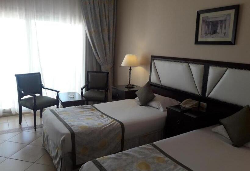 اتاق استاندارد با چشم‌انداز دریا, Continental Plaza Beach Resort