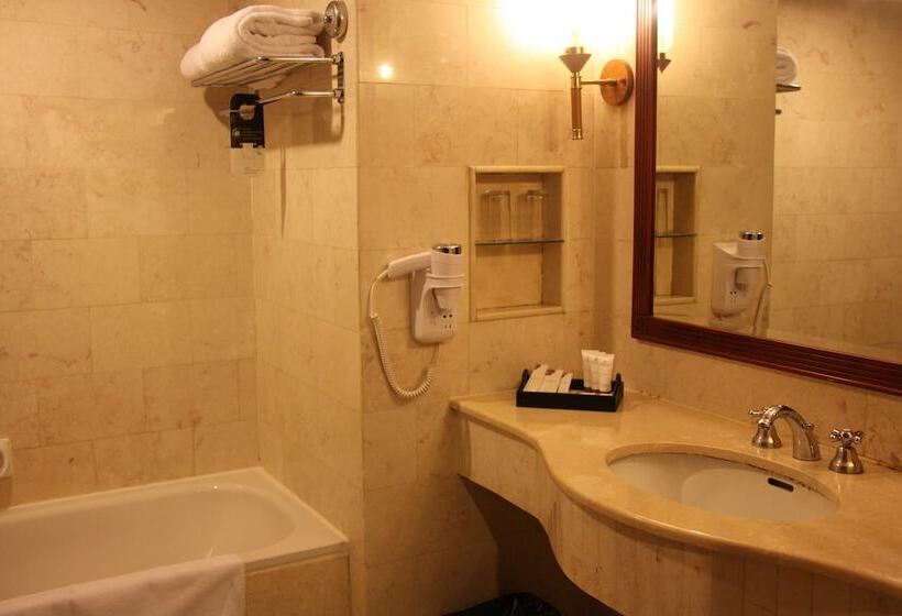 디럭스 룸, Grand Mercure Medan Angkasa