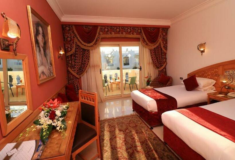 Номер Superior Вид на Бассейн, Oriental Rivoli Hotel & Spa