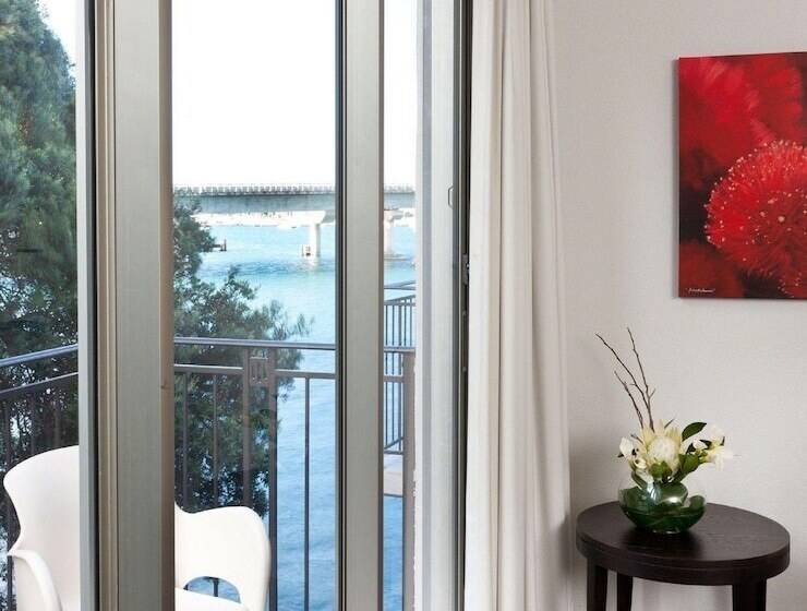 اتاق سوپریور با چشم‌انداز جانبی دریا, Trinity Wharf Tauranga