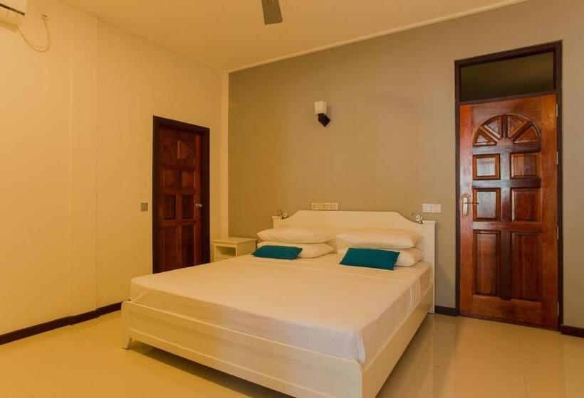 اتاق خانوادگی با چشم‌انداز دریا, Riveli Retreat Mathiveri